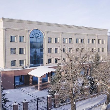 Nurtau Hotel Pavlodar Exterior photo