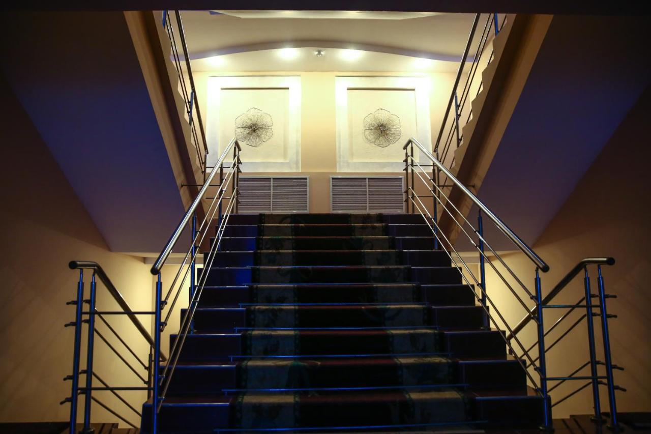 Nurtau Hotel Pavlodar Exterior photo