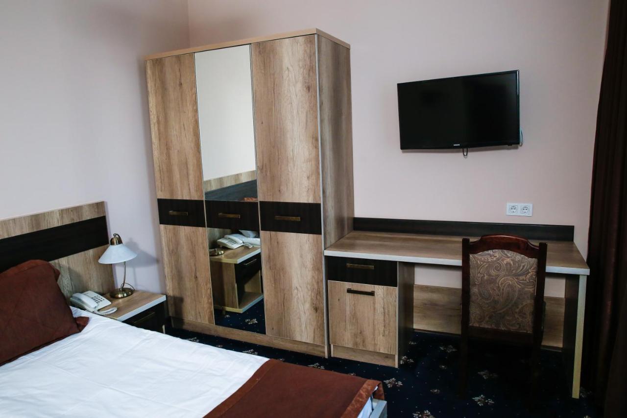 Nurtau Hotel Pavlodar Exterior photo