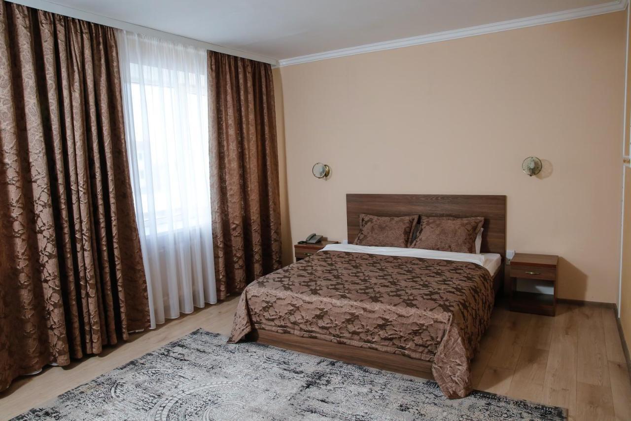 Nurtau Hotel Pavlodar Exterior photo